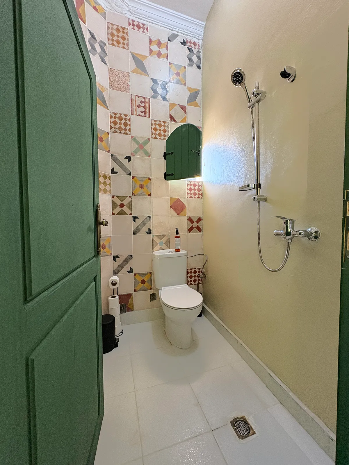 Clean shared bathroom at Taghazout Surf Villa, part of the all-inclusive surf accommodation in Morocco